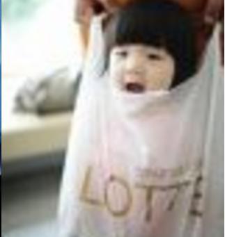 一岁宝宝被妈妈装进了塑料袋,得知真相后所有