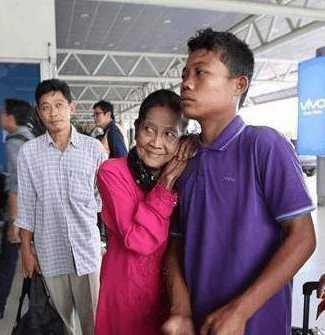 16岁小伙子竟然和71岁老太太结婚，结婚后，老奶奶表示很无奈