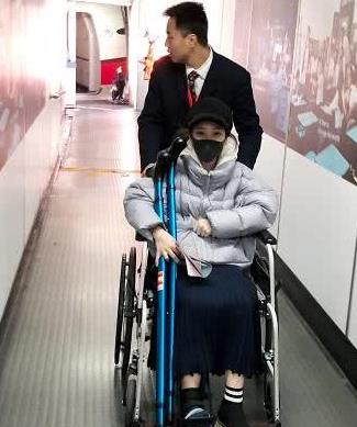 冯提莫带伤参加节目,天佑封杀对其没影响,即将