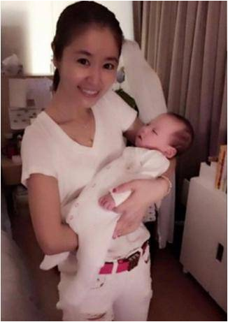 林心如女儿小海豚满月时,爸爸霍建华送的那份礼物还真