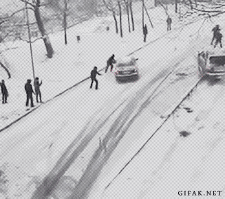 陕西迎来2018年第一场雪, 部分地区雪很大道路结冰, 请hold住爱车