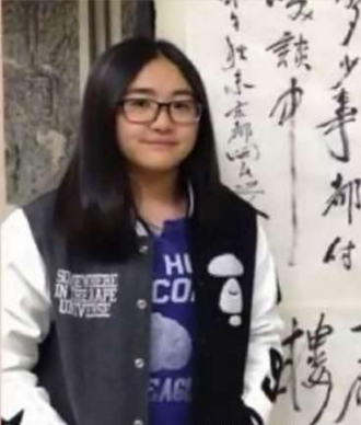 51岁金龟子和老公生活近照，低调恩爱30年，女儿漂亮可爱！
