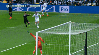 随后c罗点球劲射破门,皇马扳平比分!