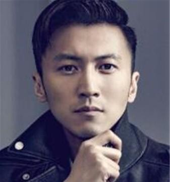 首位编写入书的“厨师”，身份多变，唯独“爱豪车”这一点不变！