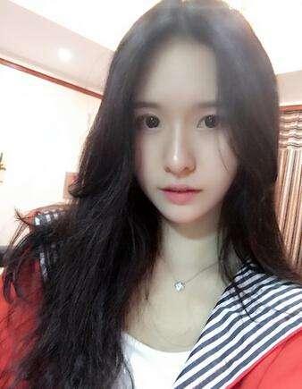 骚白和阿冷，谁对斗鱼的影响更大? 流量和土豪套餐哪一个更有用