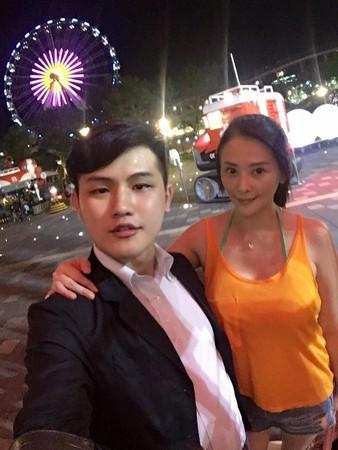 萧淑慎被小14岁丈夫收服 甜喊 俩人一月花六千也能活.