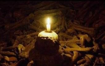 替老人穿寿衣时再伤心也不能哭出声,原因有两种说法!