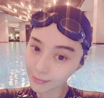 女星素颜大曝光,关晓彤最美,而迪丽热巴就像变