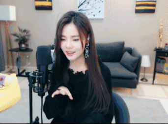 YY电母小U哈与土豪虫哥步入婚姻殿堂，朋友圈晒婚戒幸福满满！
