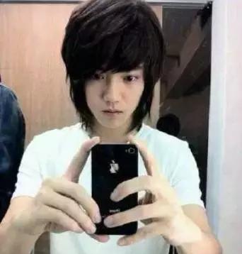 小鲜肉出道前什么样?鹿晗杀马特造型辣眼睛?