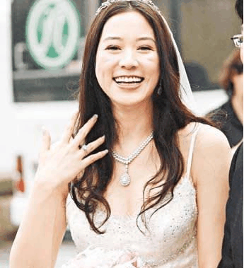 剖析: 当年李家诚与徐子淇花费7亿的世纪婚礼, 到底是怎么花的