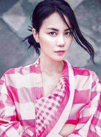 伊能静和王菲年龄相同，衣品相差很大！