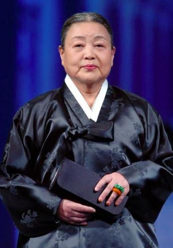 《澡堂老板家的男人们》23年了:二儿子去世,她