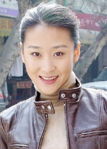 王大治虽丑胆子却很大，不仅敢追董洁，还追过这两位女神