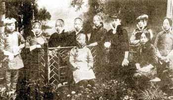 《甄嬛传》中各个妃子貌美如花，但是古代妃子真实照片却能亮瞎眼