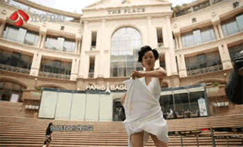模仿玛丽莲梦露的撩裙动作的明星第一女神