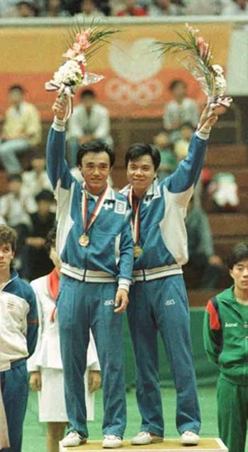 丁宁夺冠落泪，谁还记得1988年中国乒乓球的第一枚奥运金牌？