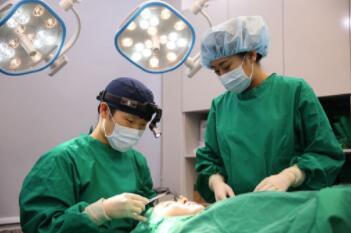男士面部提升整形 油腻男逆袭之路