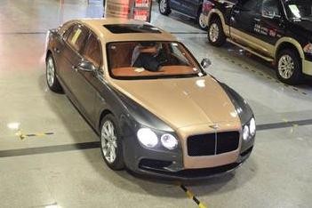 天津港顶级座驾，2017宾利欧陆飞驰4.0，高雅的速度选手