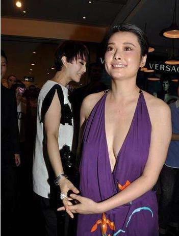 终于明白为何女星都不愿意和袁立合影，连马伊琍殷桃都尴尬了