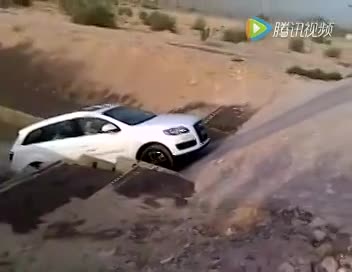 你认为奥迪Q7是城市SUV？这个坡估计连路虎都爬上不去