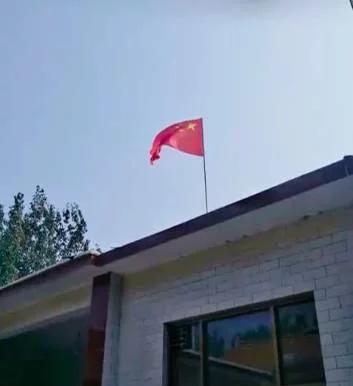 95年天安门国旗手张自轩被赞为“全中国最帅的男生”