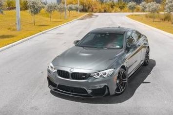 宝马M4 F82，没有AMG那般激进，但它依然是操控的驾驶之王