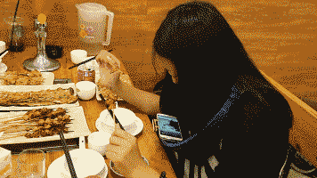 搞笑内涵图:丰胸可不是这样的,这一弄可就平了!