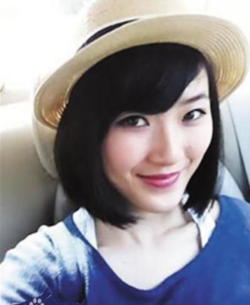 冯小刚前妻被抛弃后一直单身，两人女儿27岁，美出冯小刚十万里！
