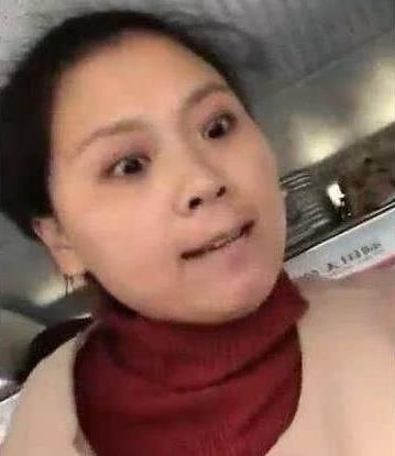 高铁吃泡面被怒怼图片