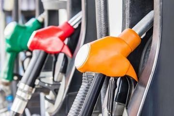 每次加油都会有旧油压箱底，这样在油箱里放久了会不会过期？