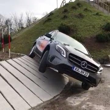 奔驰GLA如此试驾，你敢开吗？