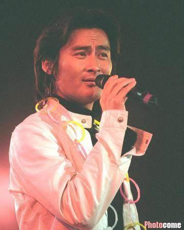 景岗山女儿漂亮大长腿，儿子帅气似混血，基因太强大了
