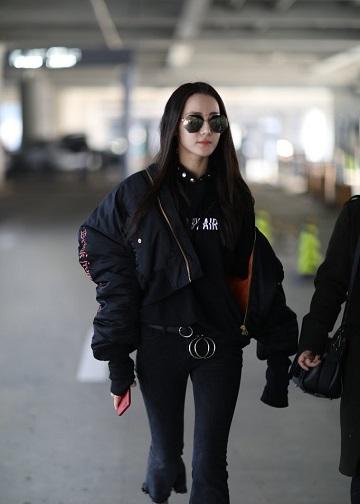 迪丽热巴的机场私服穿衣搭配,为什么受到粉丝