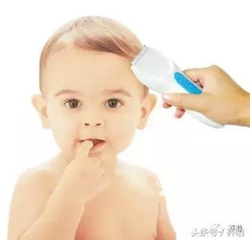 宝宝头部起皮是头皮屑还是别的原因?头部该如