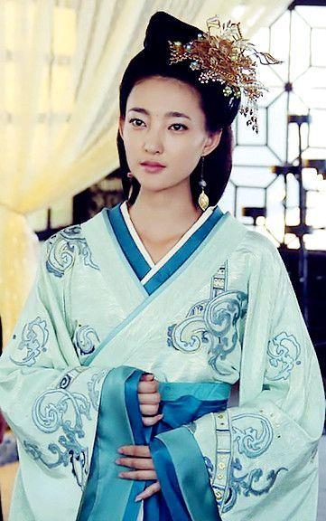 古装女星容貌pk: 范冰冰倾国倾城秒杀众花旦