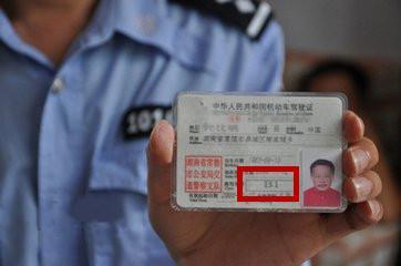 交警提醒:2018年起最新驾照年龄限制,看看你还能开上几年!