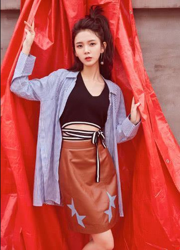 陈瑶太大胆了!上半身尺度堪比泳衣,网友:蚂蚁腰