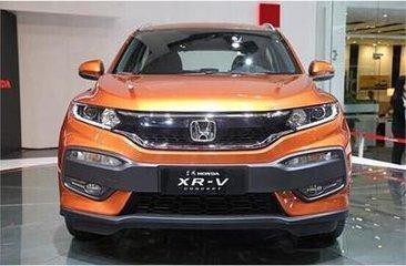 本田XRV撞上丰田普拉多，日系车皮薄？结局谁才是“头铁王”？