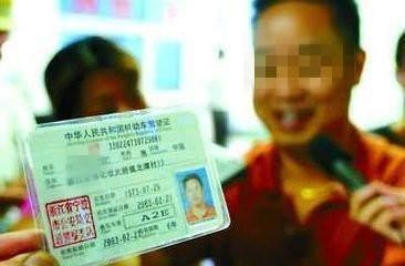 2018年驾驶证年龄新规定，看看你还能开几年车？