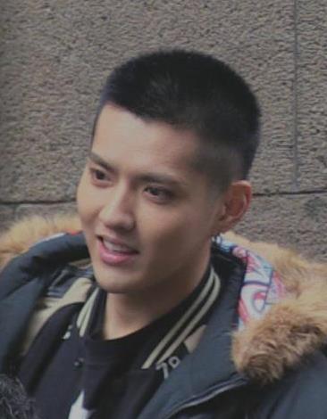 网友评吴亦凡陈冠希短发照,对于干净寸头的男生没有抵抗力