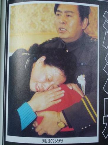 令妃娟子,皇上张铁林,以及萧剑扮演者朱宏嘉等人则都去现场出席刘丹的