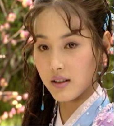 也不可忘记在2002年时,她和焦恩俊演的《小李飞刀2之飞刀问情》的林诗