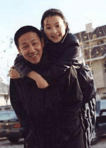袁立的丈夫身份扒出, 原来是他? 难怪敢孤身手撕《演员的诞生》!