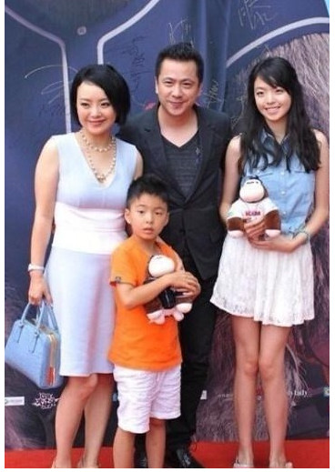 王中磊女儿王文也公布恋情:新的一年谢谢你出现在我身边