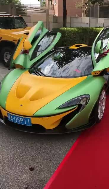 这只是一场婚礼，真不是车展！  ​