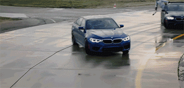 论漂移,还是不得不服它,汽车赛道上演