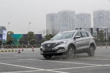 和热门SUV一对比才知道，这次东风风神新AX7真是下了血本了！