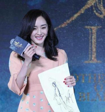 杨幂张杰表演三生三世十里桃,杨幂秀书法,让很多网友吃了一惊