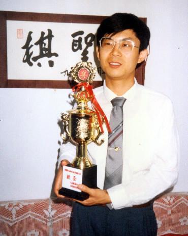 象棋特级大师李来群为什么挂棋而从商？